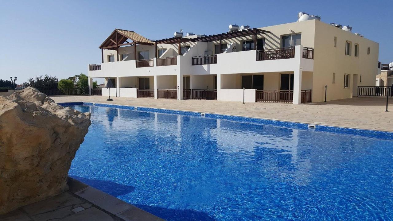 C5 Vanessa Poolside Apartment Пейя Экстерьер фото